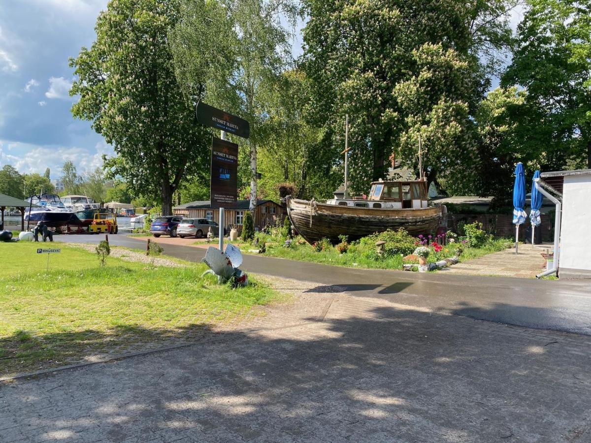 Tiny House Oder Ferienwohnung Auf Der Sunset Marina ベルリン エクステリア 写真